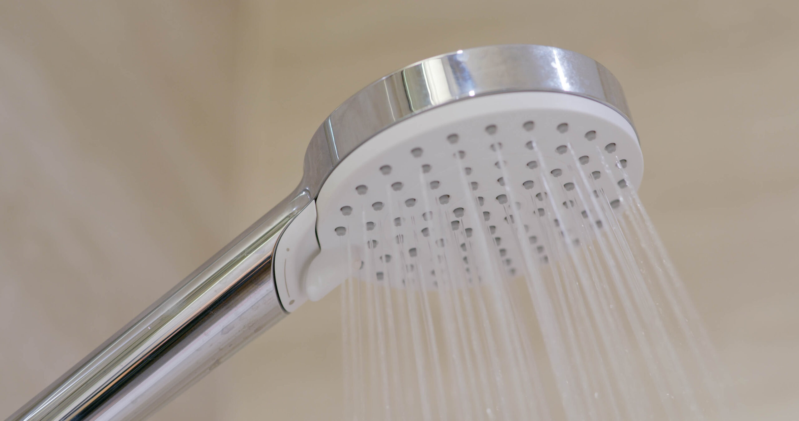 3 steps to clean shower filter | Cleansui UAE